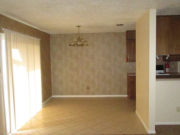 5th image of 3008 Chaucer Dr APT D