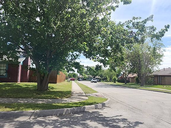 5th image of 1422 Westwood Dr
