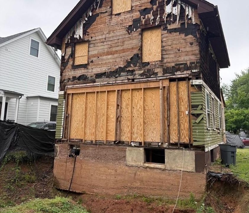 2nd image of 608 Hort St