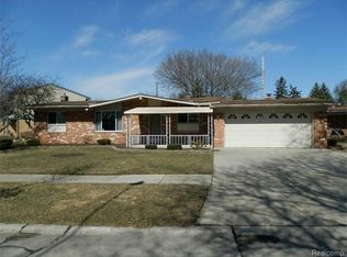 9374 Patton St, Livonia, MI 48150