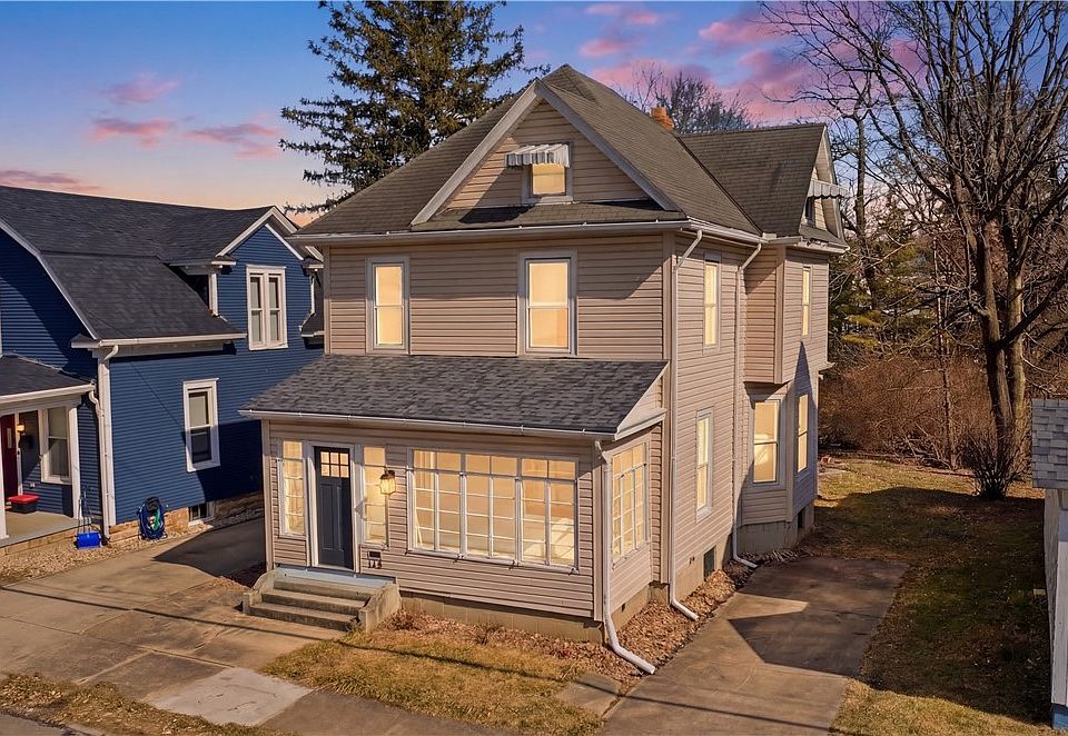 1st image of 146 N Spring St