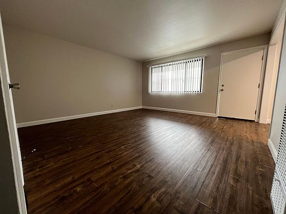 3rd image of 156 Southwood Ctr #1