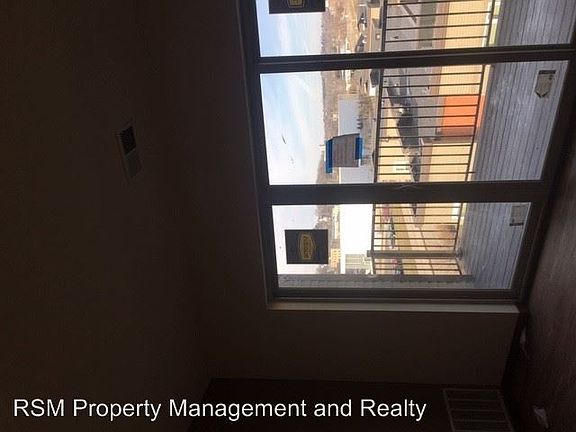4th image of 128 Wisconsin St #101