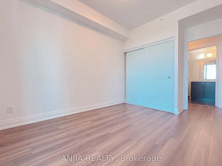 7165 Yonge St #2211 — Photo 9