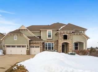 2550 Arrowhead Ln, Chanhassen, MN 55317