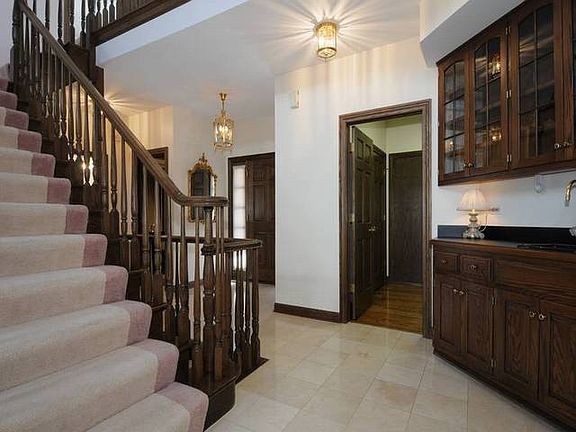 5th image of 15 Tartan Lakes Ct