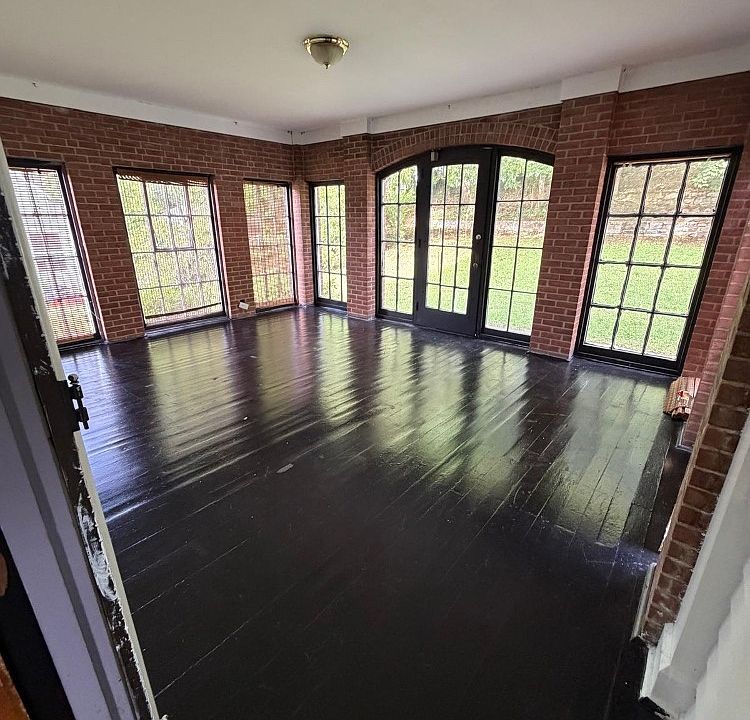 1st image of 9 Clover St #1
