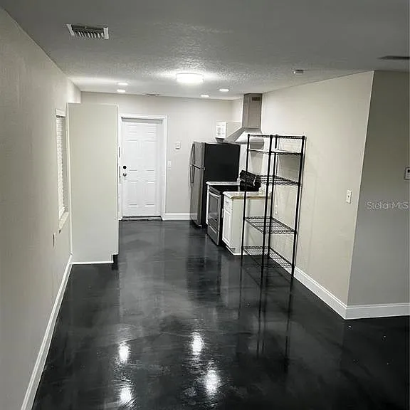 2117 Bonneville Dr — Photo 2