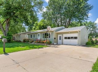 1032 Valley View Rd, Faribault, MN 55021