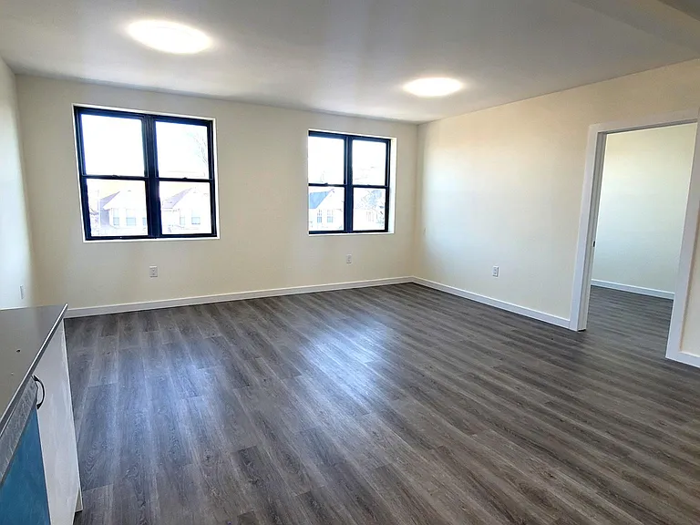 140 Amherst St #1 — Photo 2