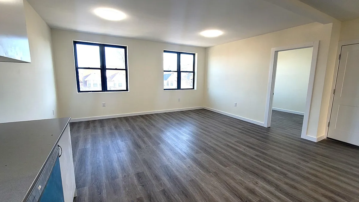 Building Photo - 140 Amherst St #1