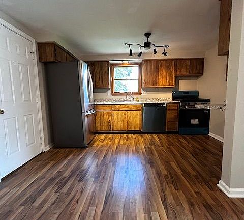 4th image of 12407 Maple Ln
