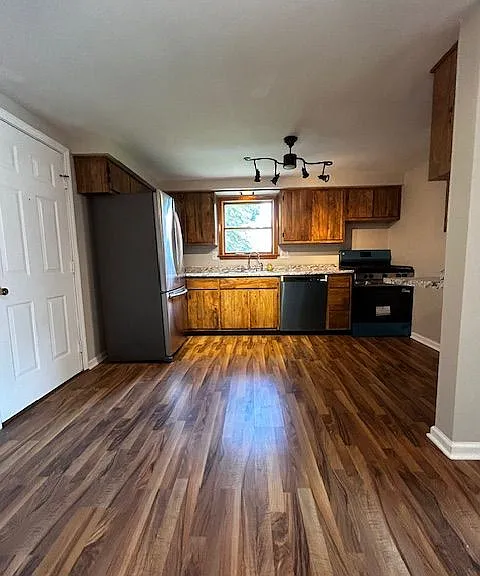 12407 Maple Ln — Photo 4
