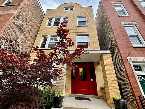 1039 N Wood St #2 Photo 1