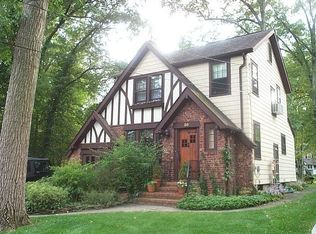 30 Crossbrook Rd, Livingston, NJ 07039