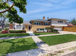 1557 Highridge Pkwy, Westchester, IL 60154