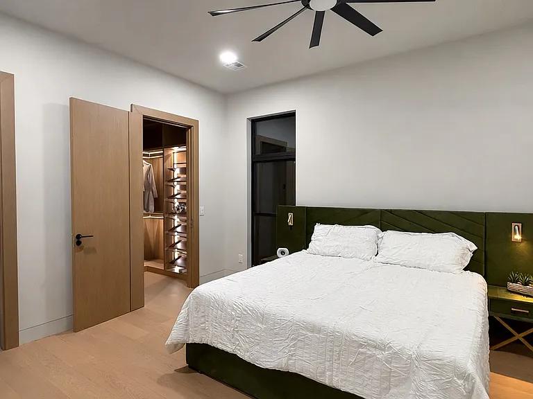 423 SW 13th St — Photo 37