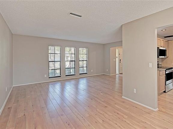 5th image of 920 Winter Garden Dr