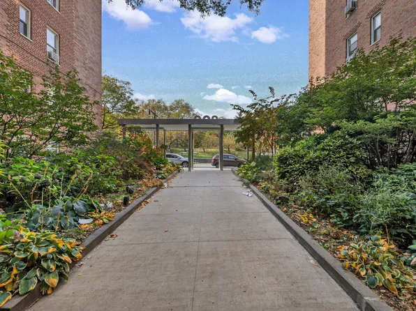 800 Grand Concourse image 19 of 19