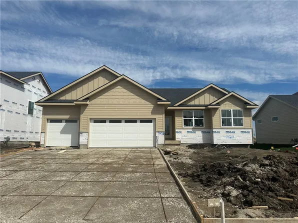 14217 N Valley Dr, Urbandale, IA 50323