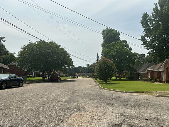 4th image of 6337 Sycamore Dr