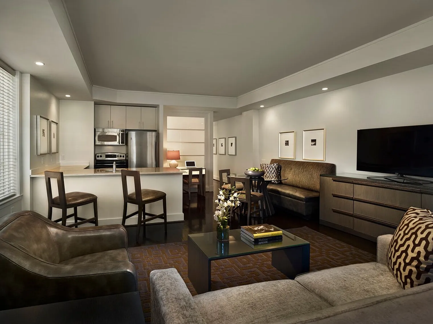 2 bed, 2.0 bath, 1205 sqft, $7,385 — Photo 2