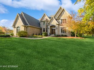 7N430 Hampton Dr, St Charles, IL 60175