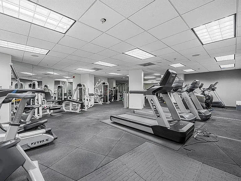 Fitness center (3rd floor)
