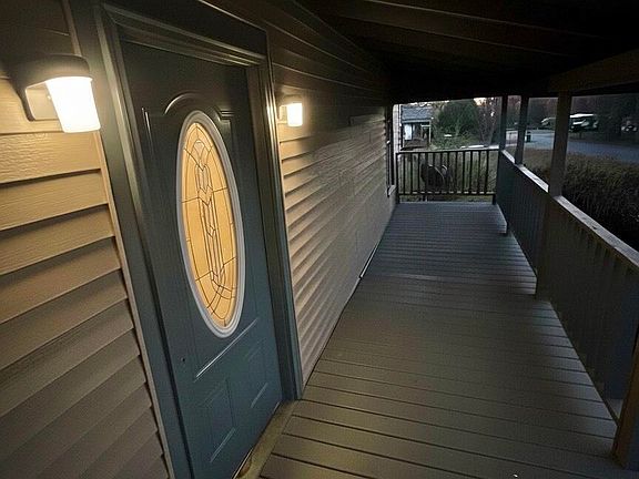 3rd image of 244 N Oak St