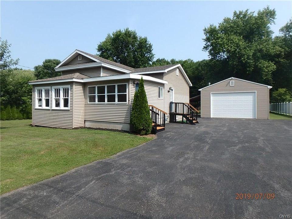1st image of 17 Parkway Dr