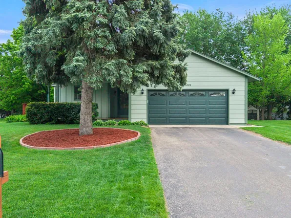 1009 Gramsey Pl, Burnsville, MN 55306