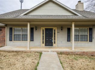 4390 E Holiday Dr, Fayetteville, AR 72701