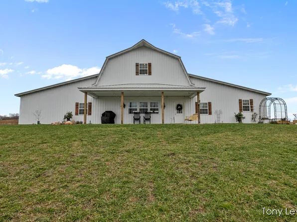 201 W Carlton Center Rd, Hastings, MI 49058