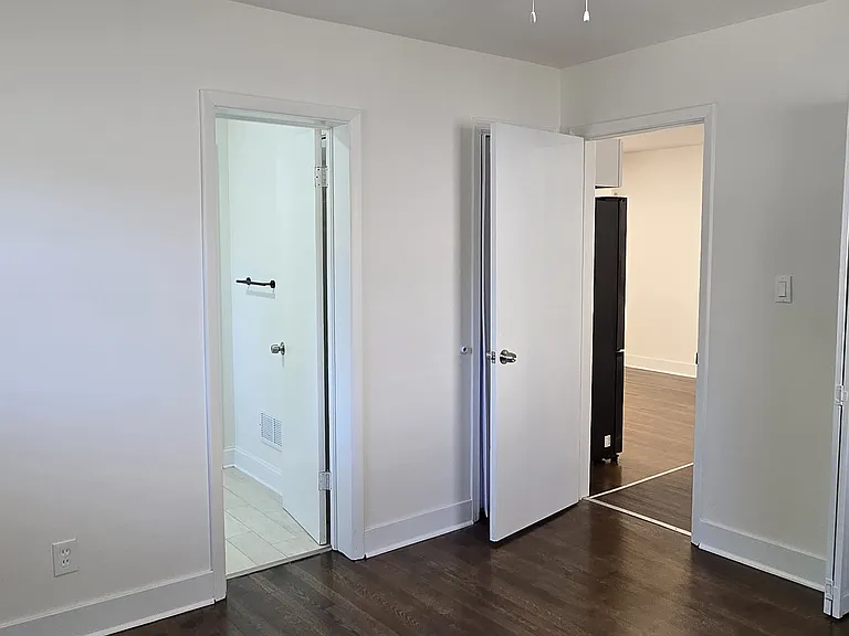 1437 Vesta Ave #1 — Photo 8