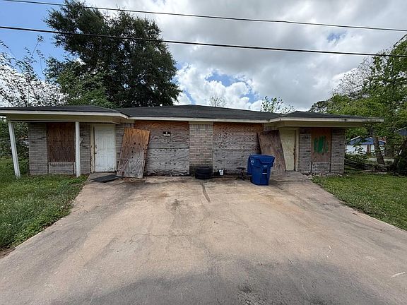 2nd image of 1300 Lois St
