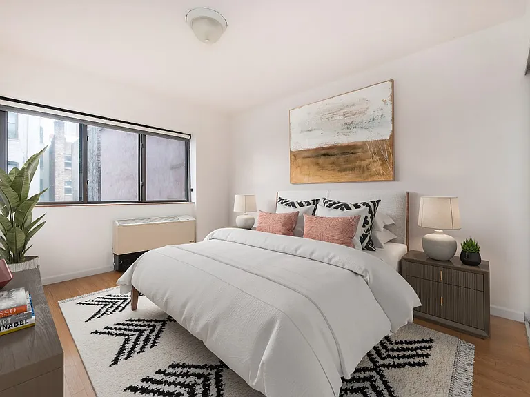 421 E 12th St #7 — Photo 3