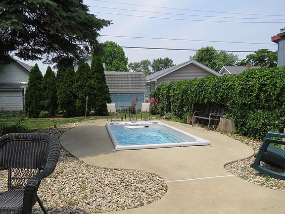 5th image of 1634 Winton Ave