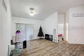 3 bed, 2.0 bath, 1158 sqft, $1,750 — Photo 2