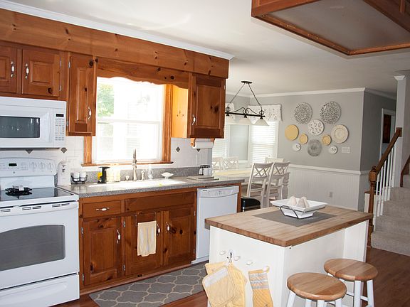 4th image of 817 Baydon Ln