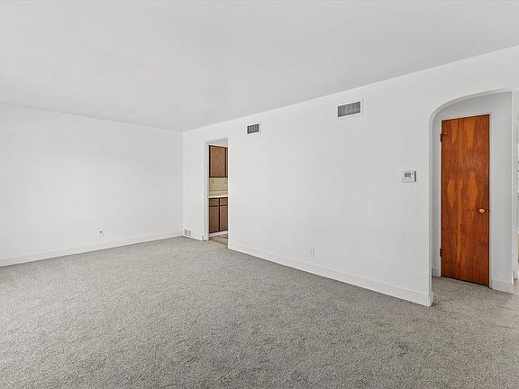 5th image of 821 Lombard AVENUE