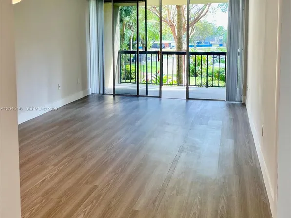 10835 SW 112th Ave APT 212, Miami, FL 33176