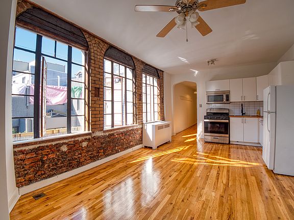 3rd image of 28 Conselyea St #2