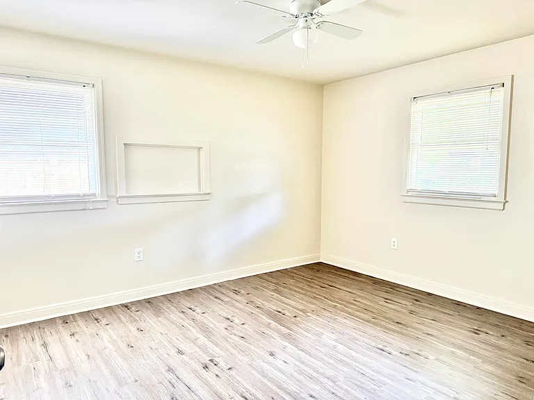 343 S Fairfax Dr — Photo 7
