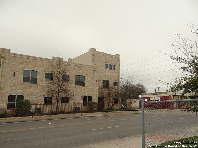 2nd image of 1202 S Flores St