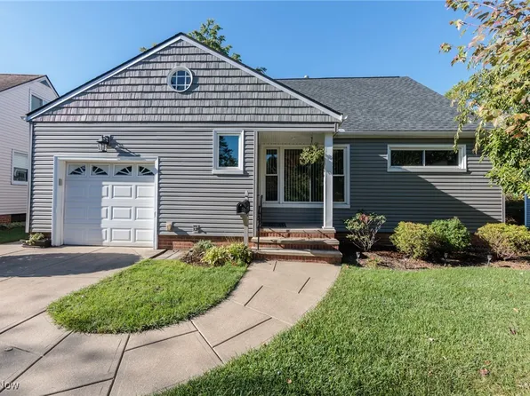 16691 Craigmere Dr, Middleburg Heights, OH 44130