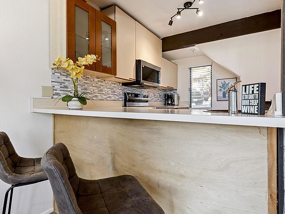 5th image of 3115 N Lake Blvd #87