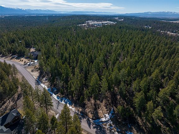 2nd image of 152 Hills Lookout Ct