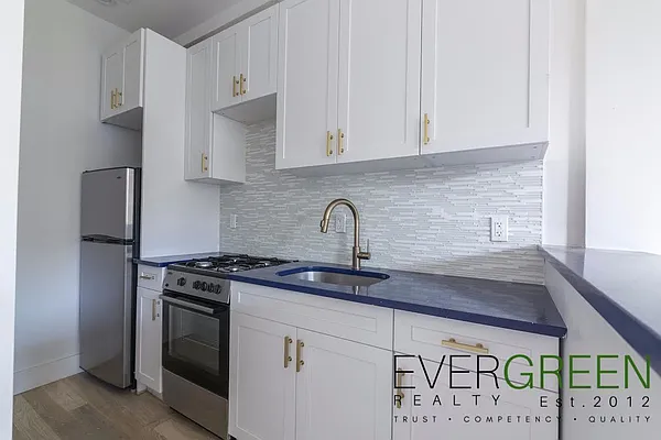 Rented by Evergreen Apartments BK | media 29