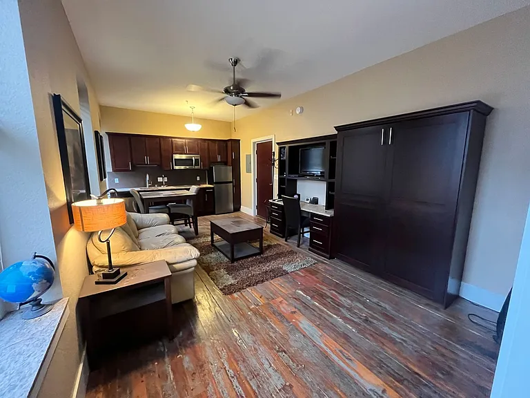 529 S Gilbert St — Photo 3