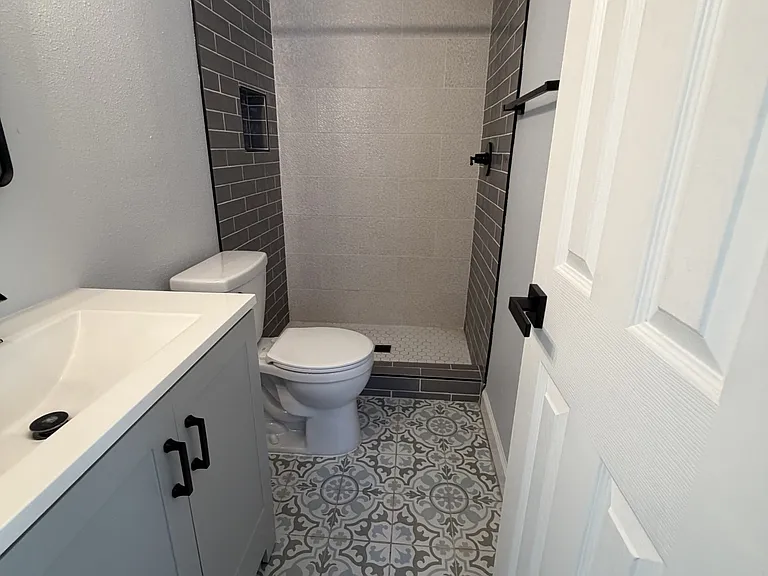 121 18th Ave N #4 — Photo 7